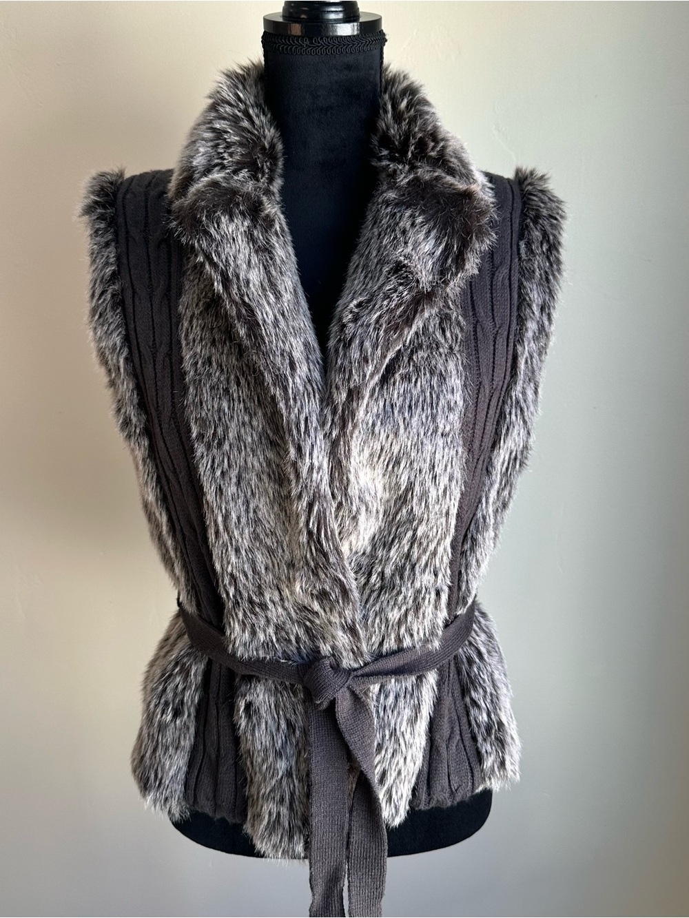XOXO Black & Gray Faux Fur & Cable Knit Vest with Drawstring Tie Size Large